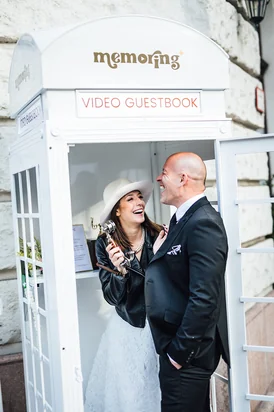 Video guestbook & photobooth wedding photo corner with Memoring phone Video guestbook & photobooth wedding photo corner with Memoring phone