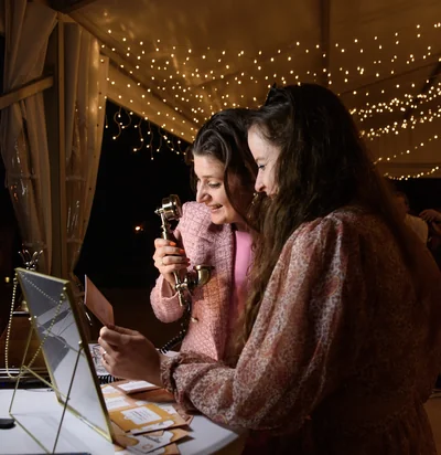 Video guestbook special wedding idea that the couple enjoys Video guestbook special wedding idea that the couple enjoys