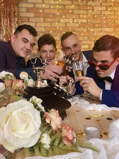 Videó vendégkönyv és photobooth ötletes születésnapi ajándéknak Videó vendégkönyv és photobooth ötletes születésnapi ajándéknak