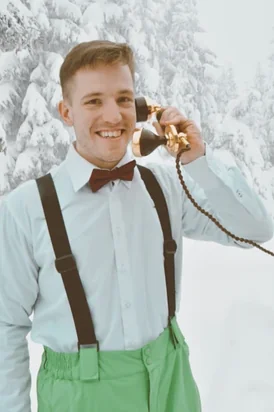 Battery lasts a minimum of 8 hours, thus it stood its ground on the ski slope at a skiing wedding