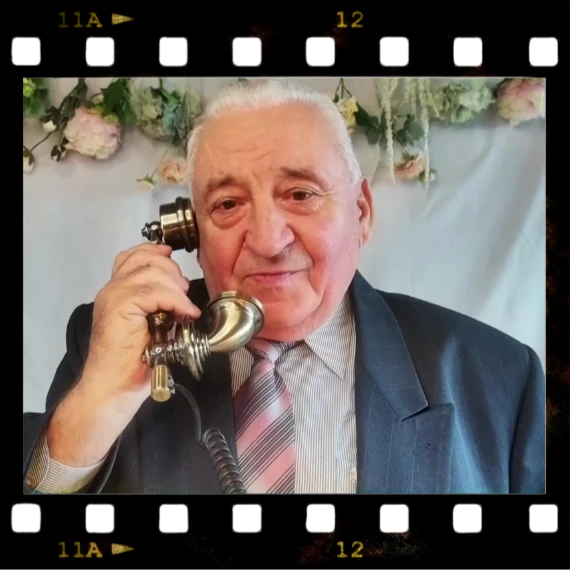 Idősebb férfi videóüzenet