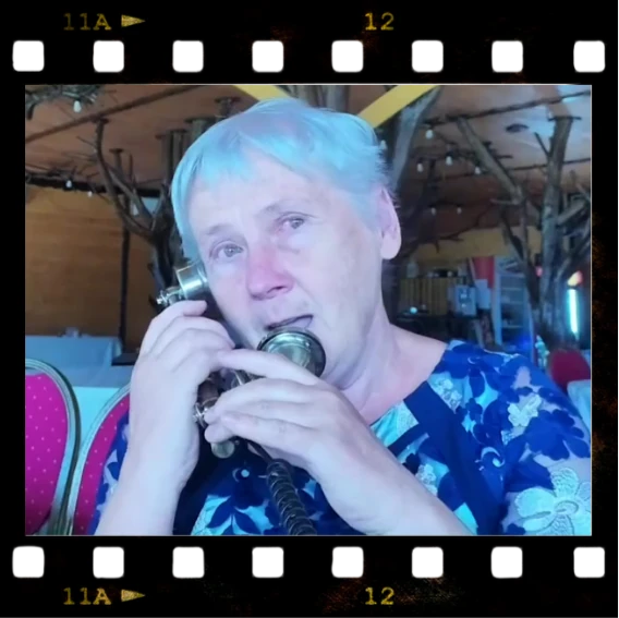 Idősebb nő videóüzenet