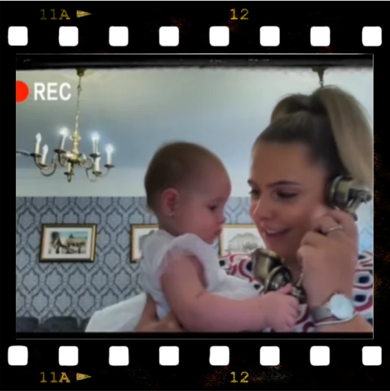 Nő és csecsemő videóüzenet